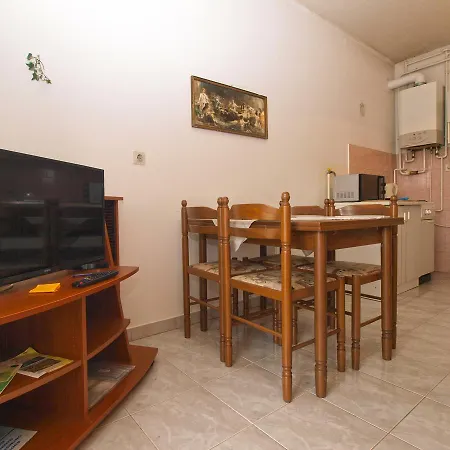 Maja 221 Apartmán
